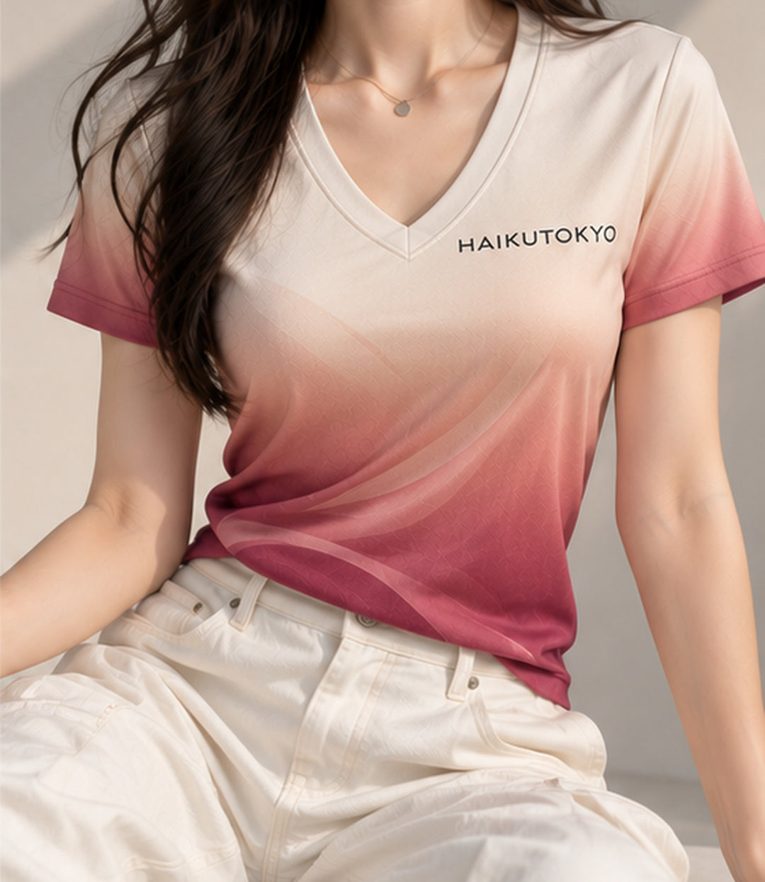 HAIKUTOKYO レディース VネックTシャツ - ローズグラデーション