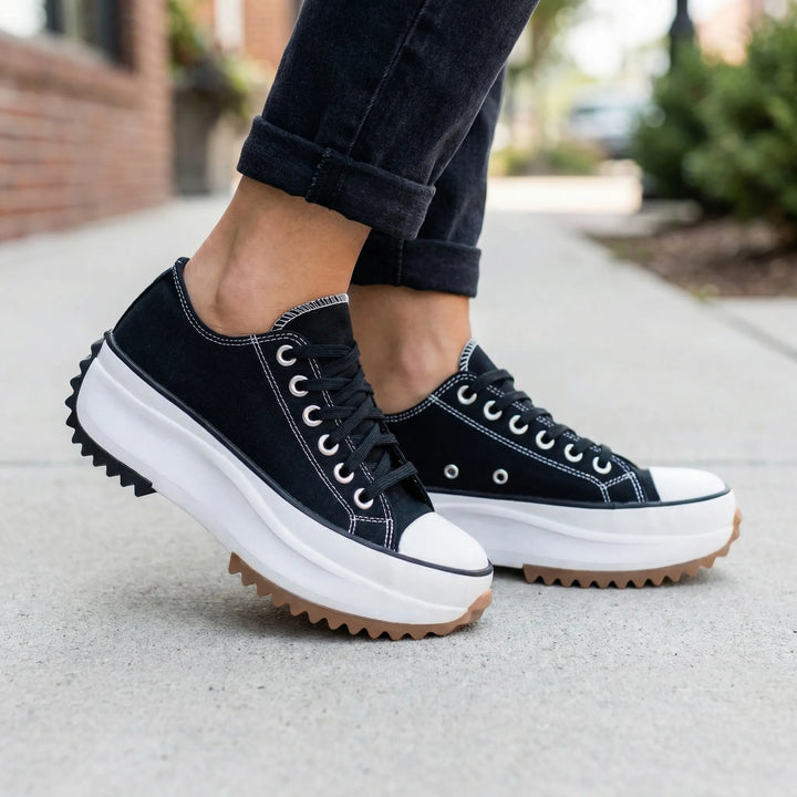 Platavia - Low-Top Lace-Up Platform Sneaker
