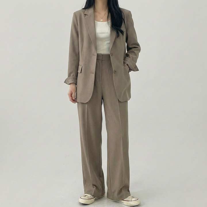 二つのピースの女性用スーツ