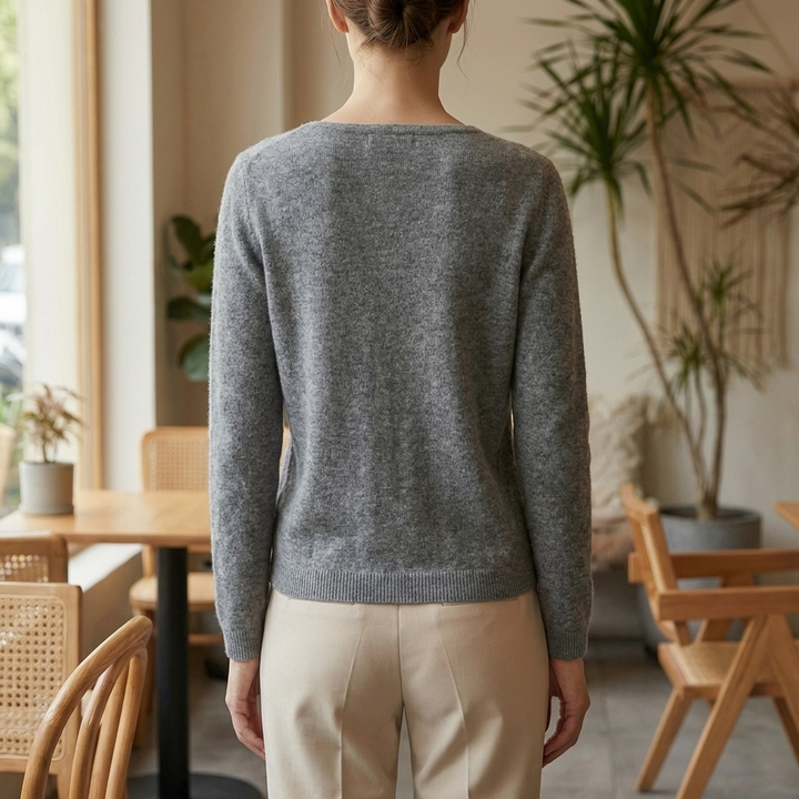 女性のロングスリーブブラウス