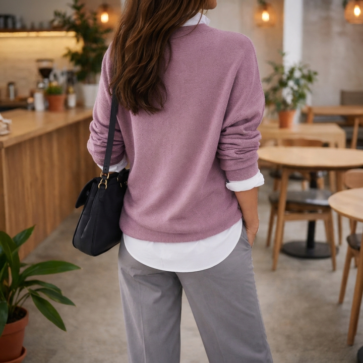 快適でスタイリッシュな女性用セーター